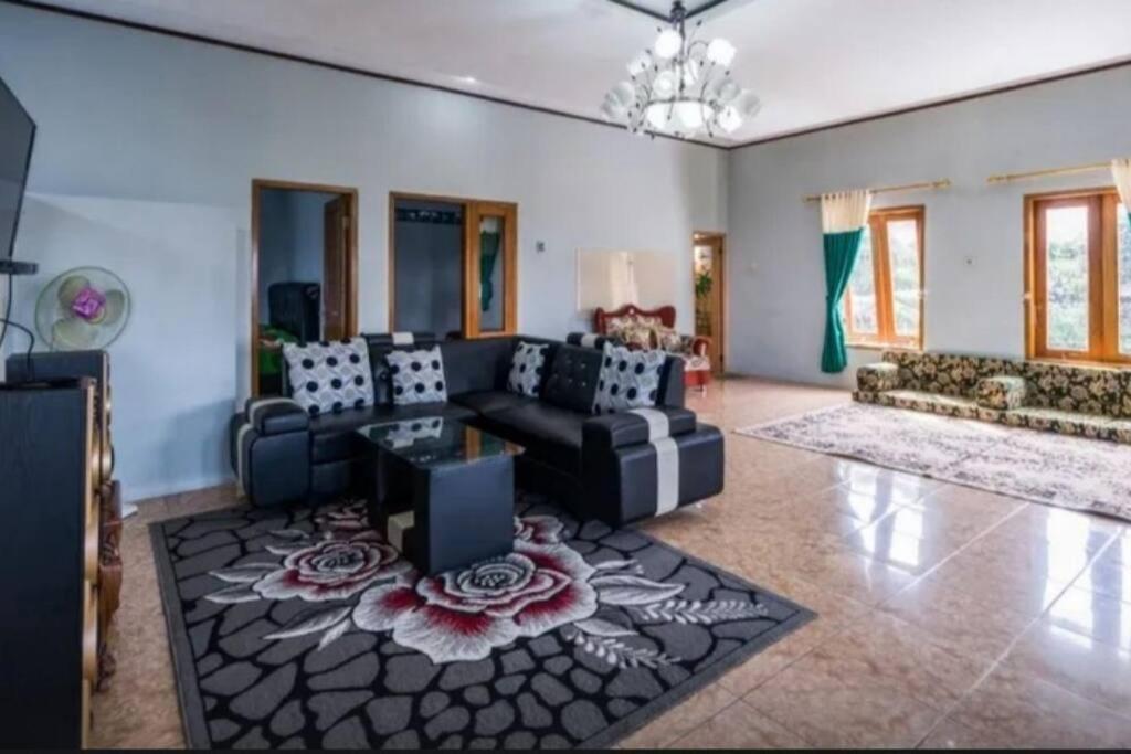 Villa Mutiara Citra Puncak Bu Eva Sampal المظهر الخارجي الصورة